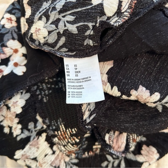American Eagle Outfitters Black Floral Tie Front Cutout Romper, Size X-Small - Picture 6 of 8